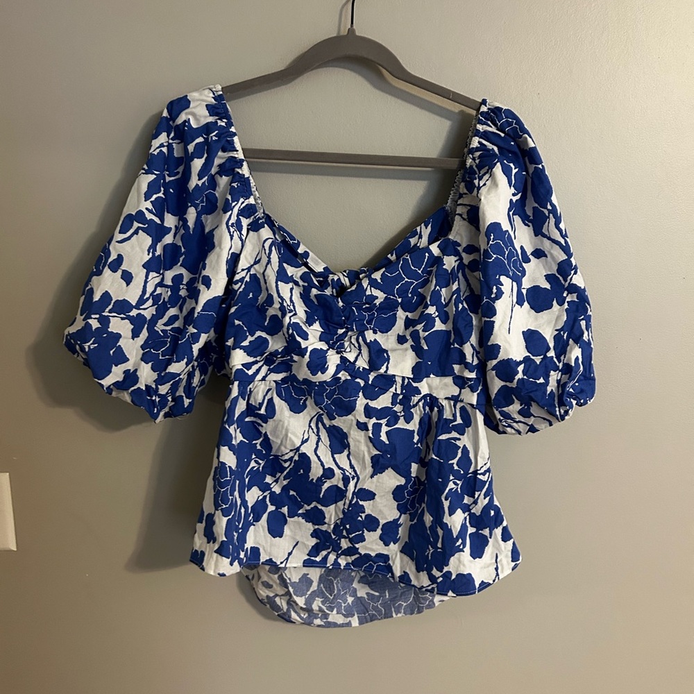 Hyacinth House Open Back with bow Blue and White Ruffled Puff Sleeve Blouse